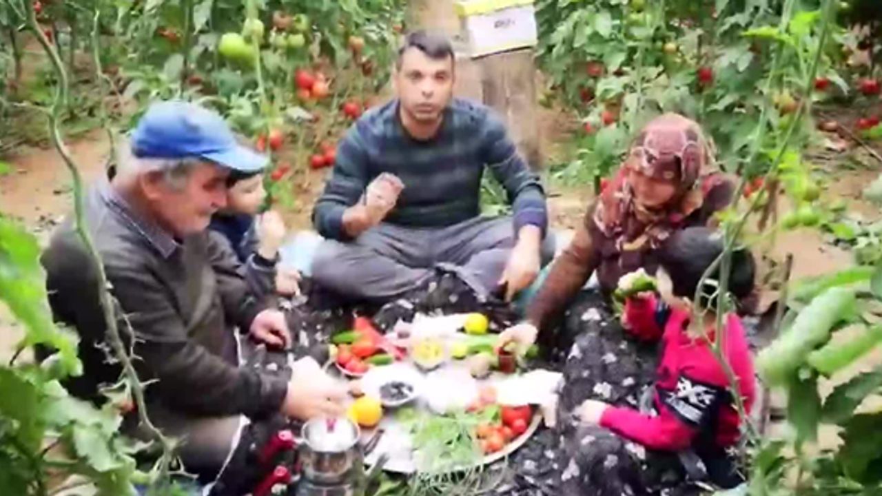 40 saniyede Türkiye'deki çiftçilerin isyanını dile getirdi