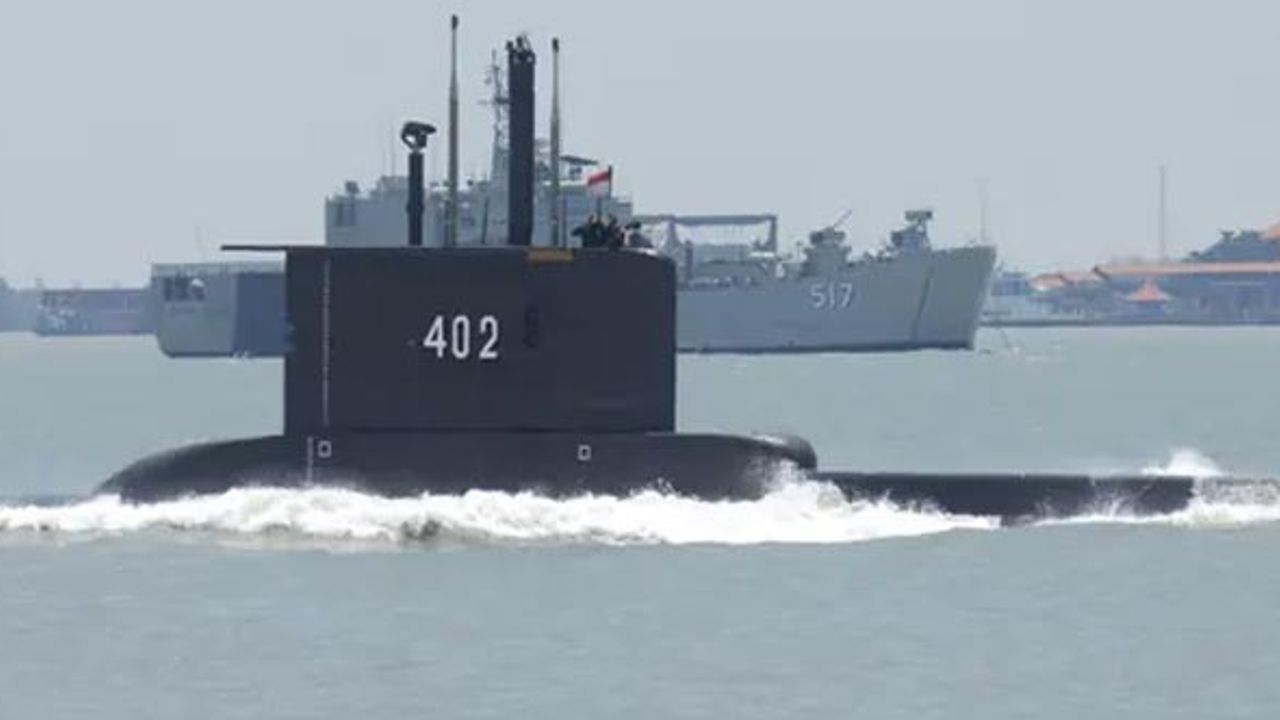 Endonezya 53 kişiyi taşıyan kayıp denizaltıyı arıyor 