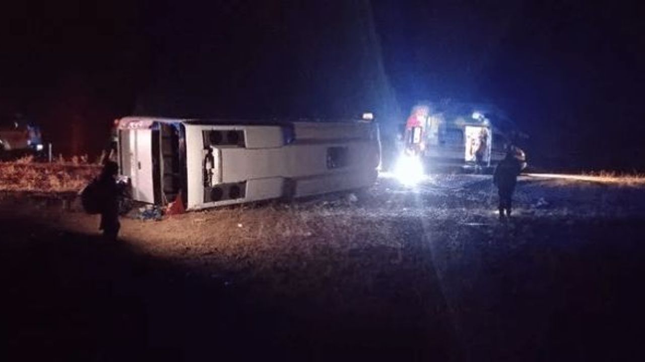 Sivas'ta otobüs kazası: 1 kişi öldü 24 kişi yaralandı