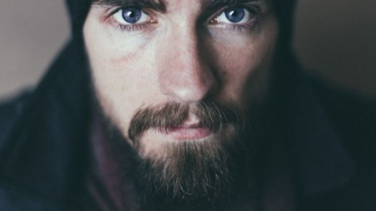 Sakal ve bıyık ekimi nasıl yapılır?