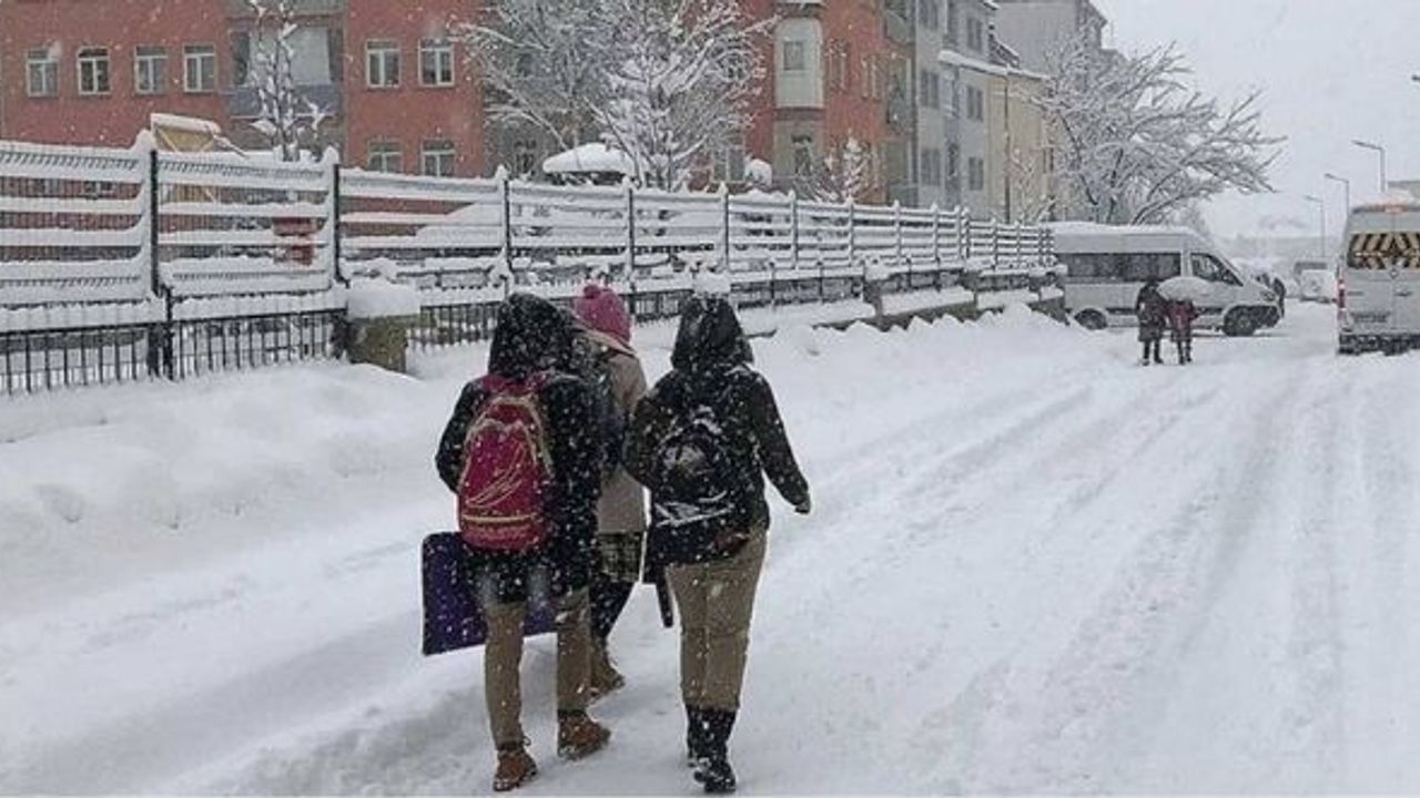İstanbul'da kar alarmı: Okullar tatil edildi