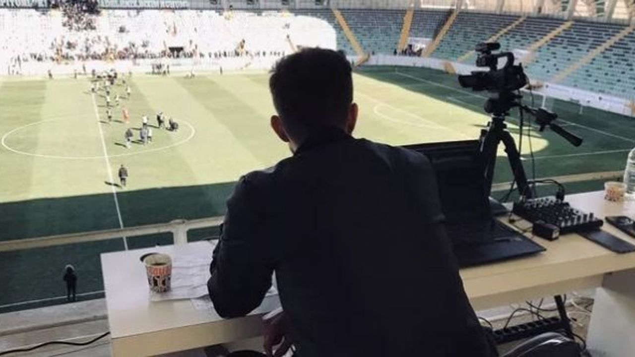 Fenomen spiker sinir küpüne döndü! Mikrofonu kırdı, yayına devam edemedi