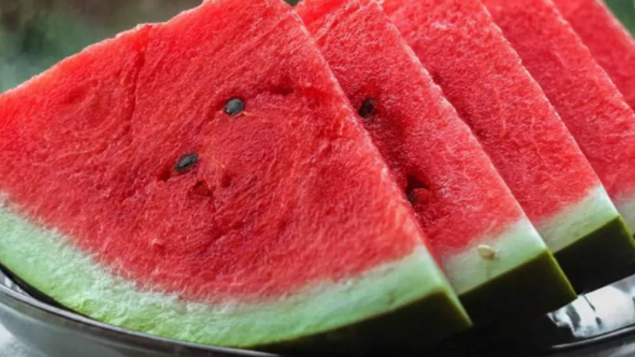 Karpuz mevsimi geldi! Dilimle Satılıyor. Karpuzun Faydaları Nelerdir?