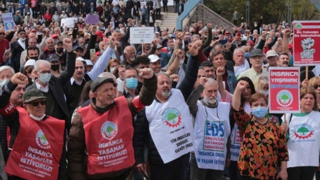 Türkiye'nin dört bir yanından gelen emekliler Ankara'da eylem yaptı