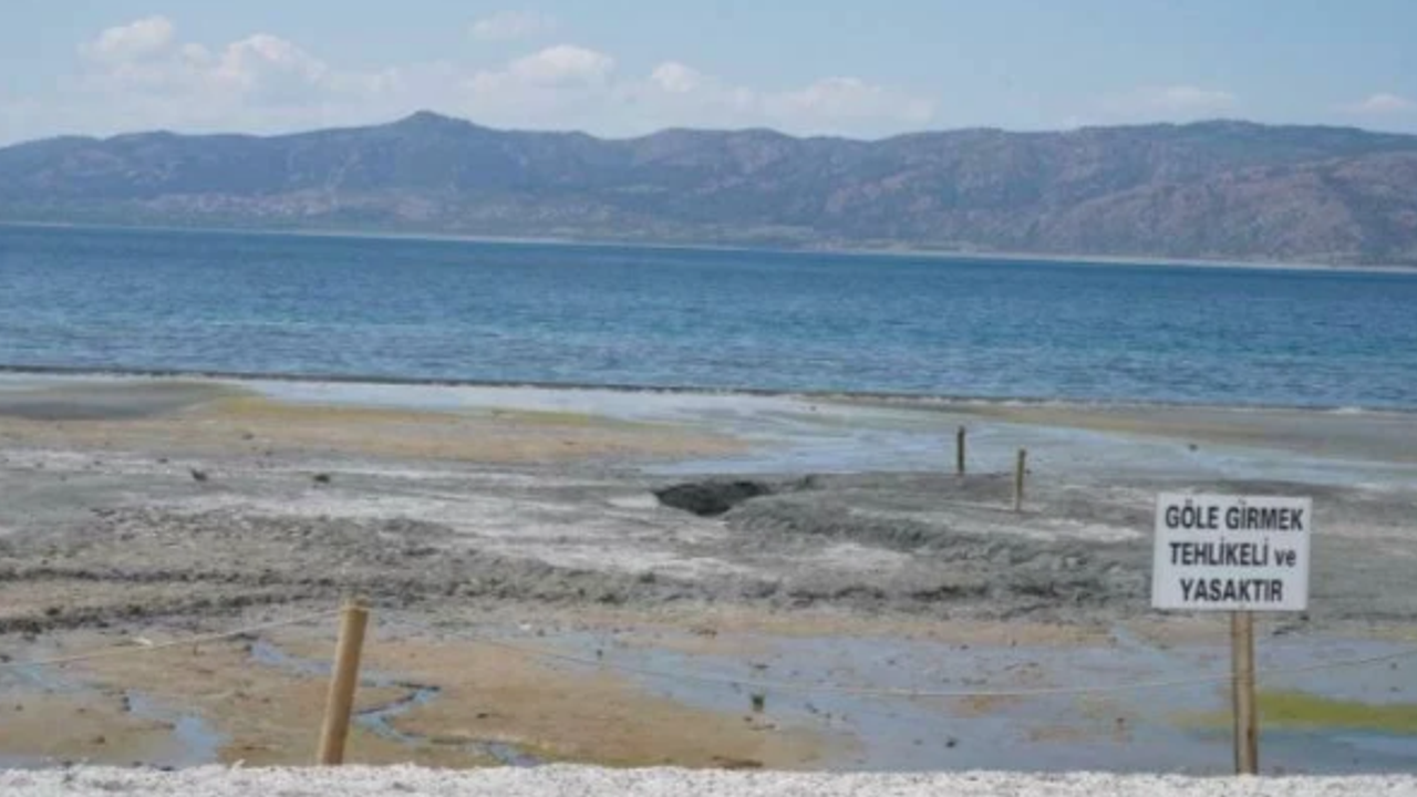 Bakanlık, Salda Gölü'ndeki kirliliği NASA'ya bağladı
