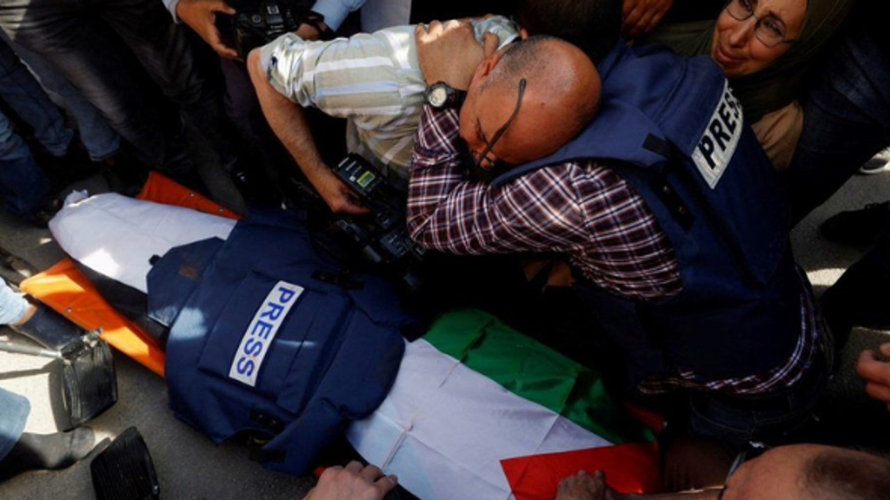 İsrail bu sefer gazetecileri hedef aldı: El Cezire’nin muhabiri hayatını kaybetti
