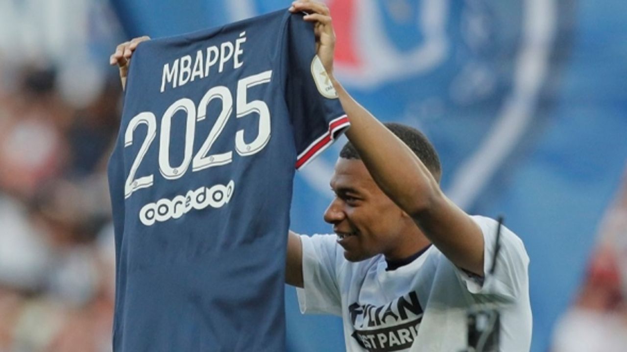 Mbappe PSG'de kaldı, ortalık karıştı!