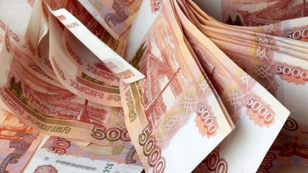 Ruble savaş dinlemiyor: Euro karşısında beş yılın zirvesinde ramak kaldı