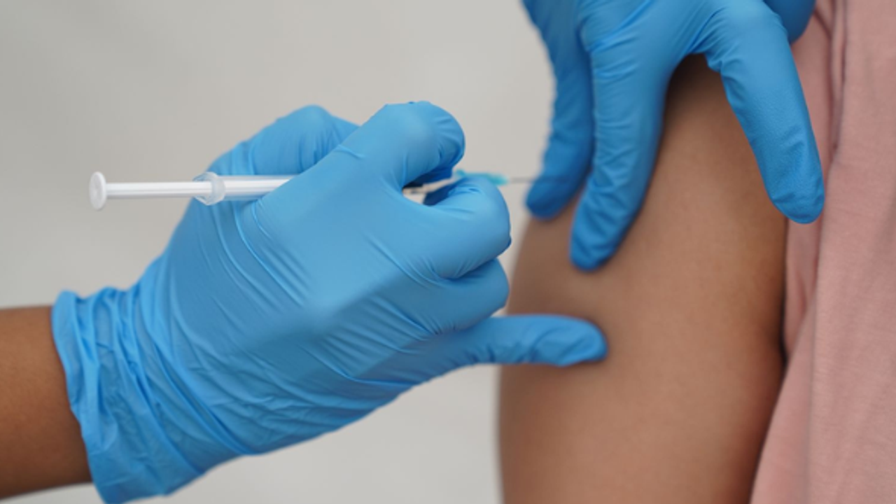 Covid-19 aşıları ilk yılında 20 milyon hayat kurtardı