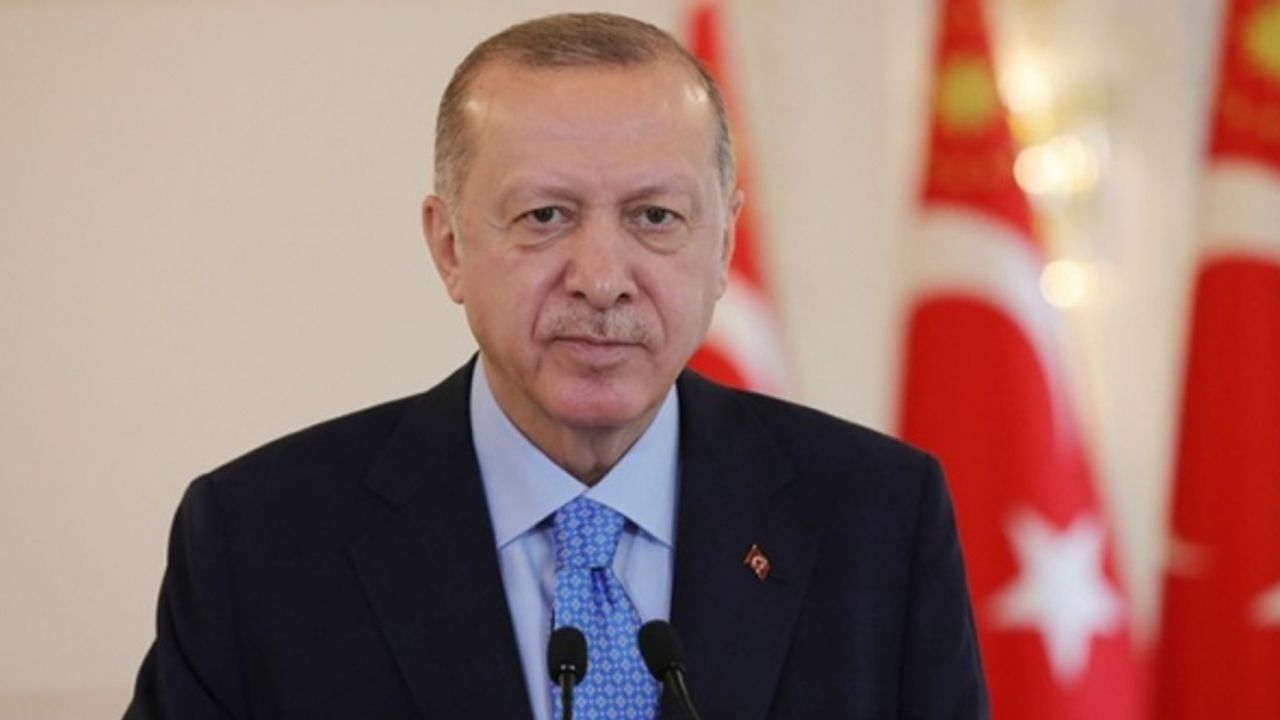 Süheyl Batum: Erdoğan aday olabilir diyenler saçmalıyor