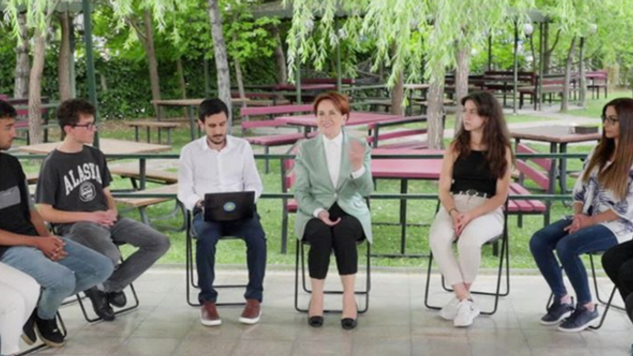 Meral Akşener gençlerle buluştu: Geleceğim yok, hayat kuramam...