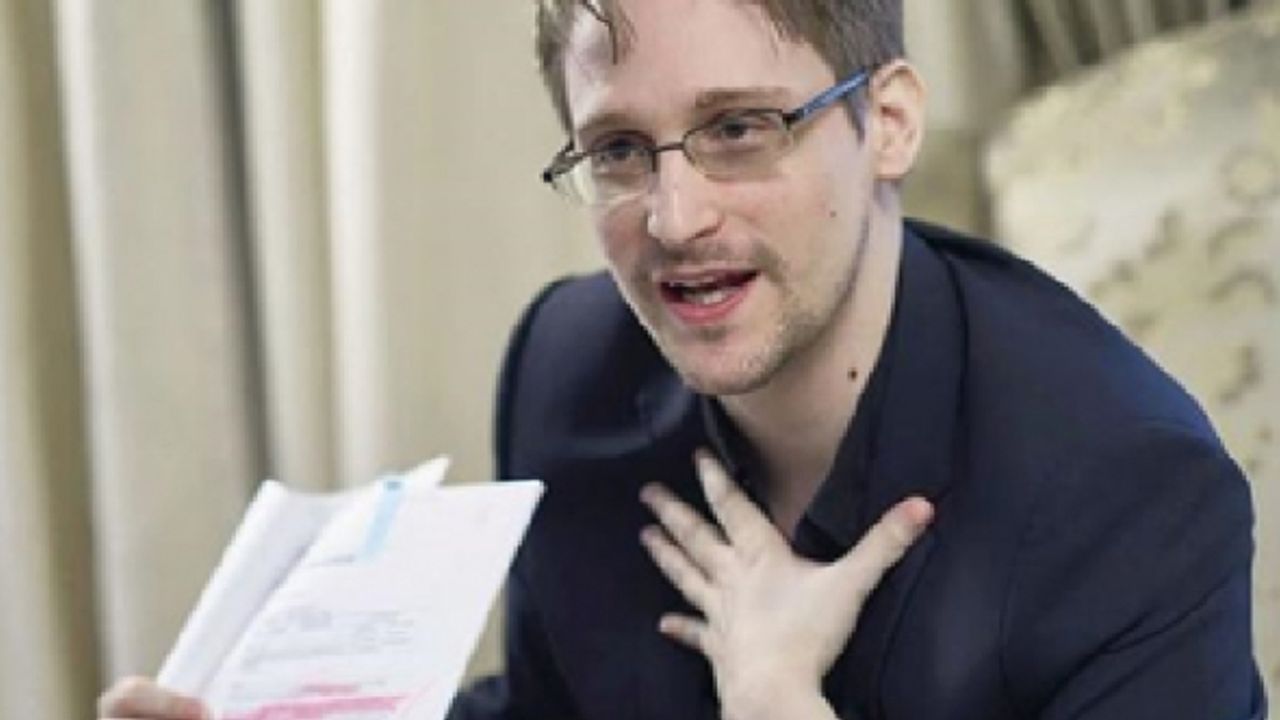 ABD iadesini istiyordu... Putin Snowden'a vatandaşlık verdi