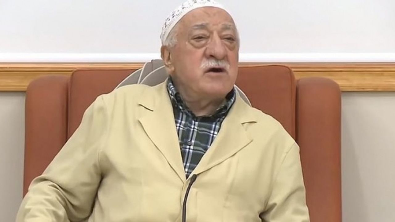 FETÖ elebaşı, Yunan kanalında Türklere hakaret etti: Sarhoş gibiler
