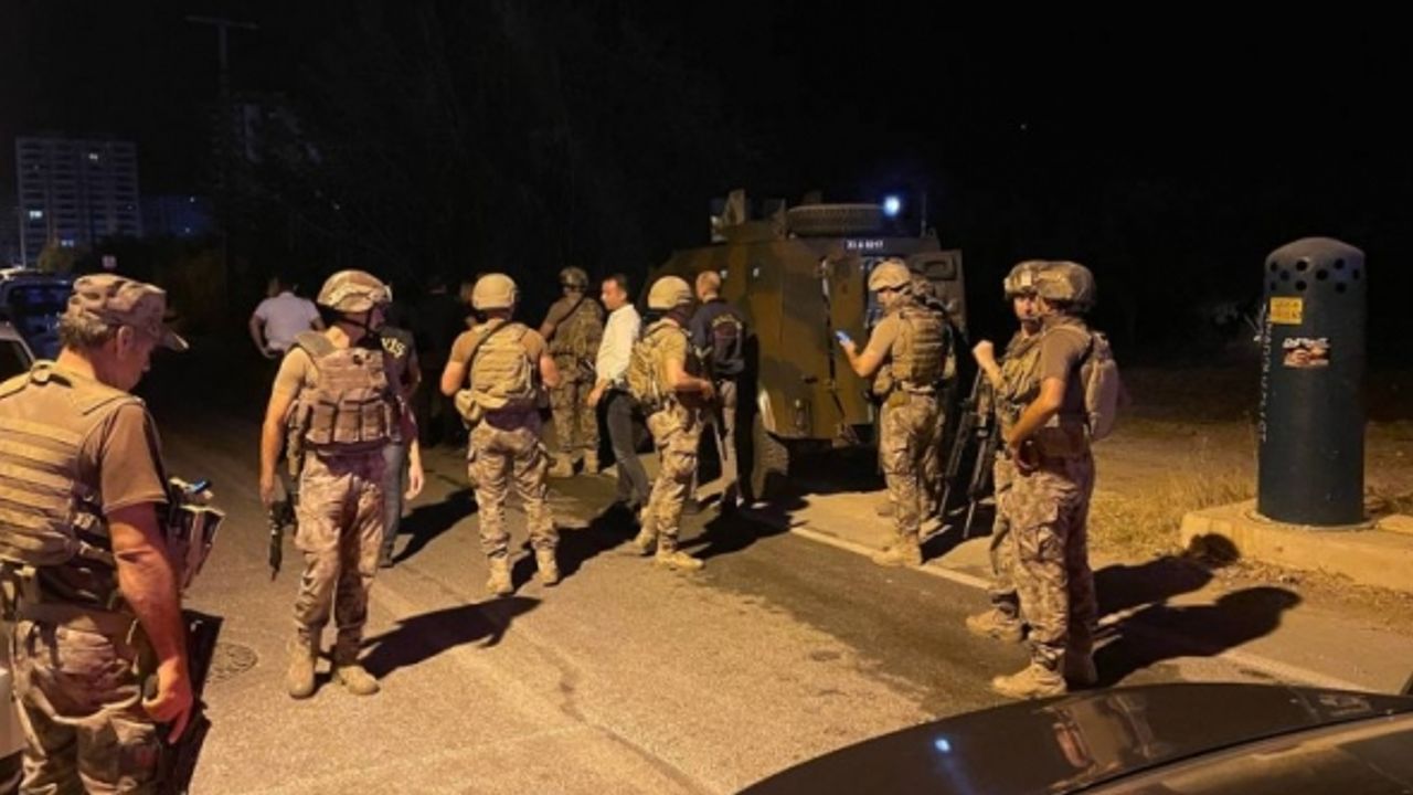 Mersin’de polisevi yakınında patlama: 1 polis şehit oldu