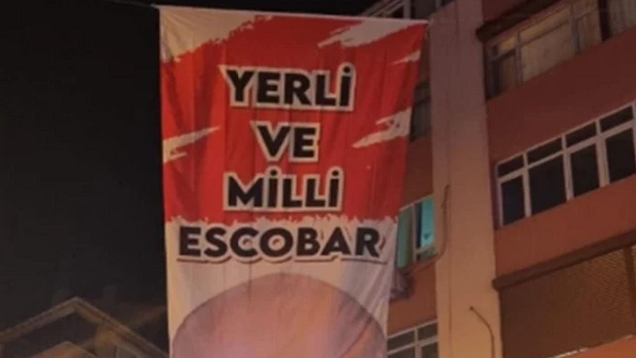Zafer Partisi'nin 'yerli ve milli Escobar' pankartına müdahale: Kim üzerine alındı acaba?