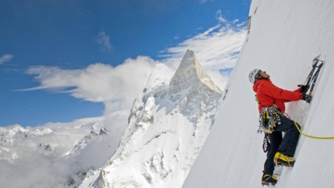 Himalayalar’da çığ: 41 kişilik dağcı ekibi aranıyor