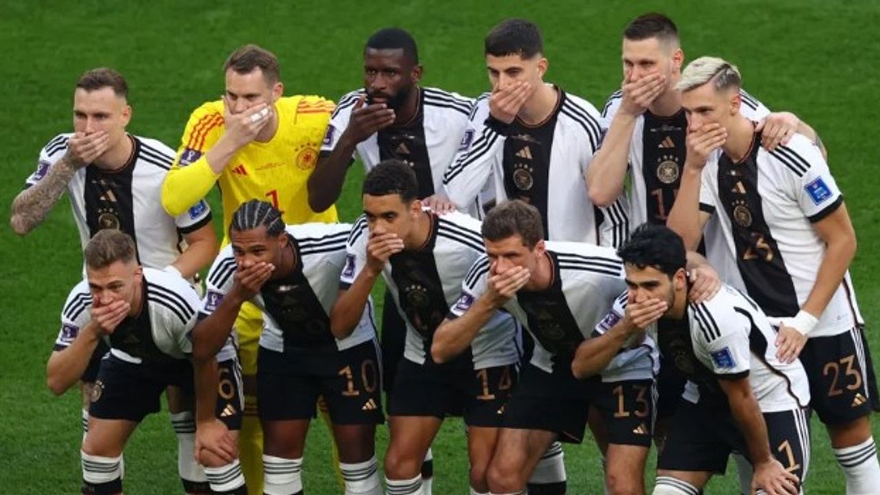 Almanya'dan maç önü protesto!