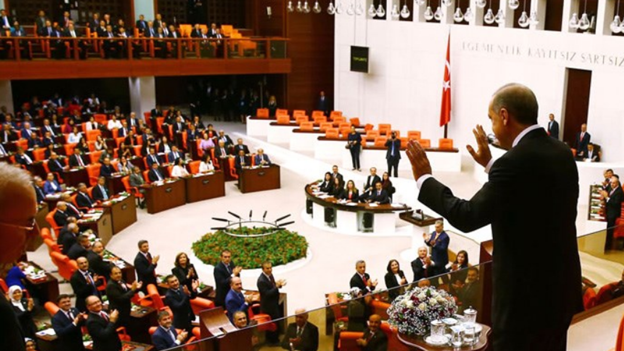 AK Parti'nin 'başörtüsü teklifi' çıkmazda: İYİ Parti ve HDP'den ses yok