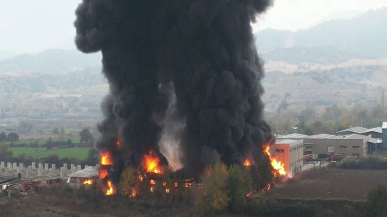 Denizli'de bulunan bir fabrikada yangın çıktı!