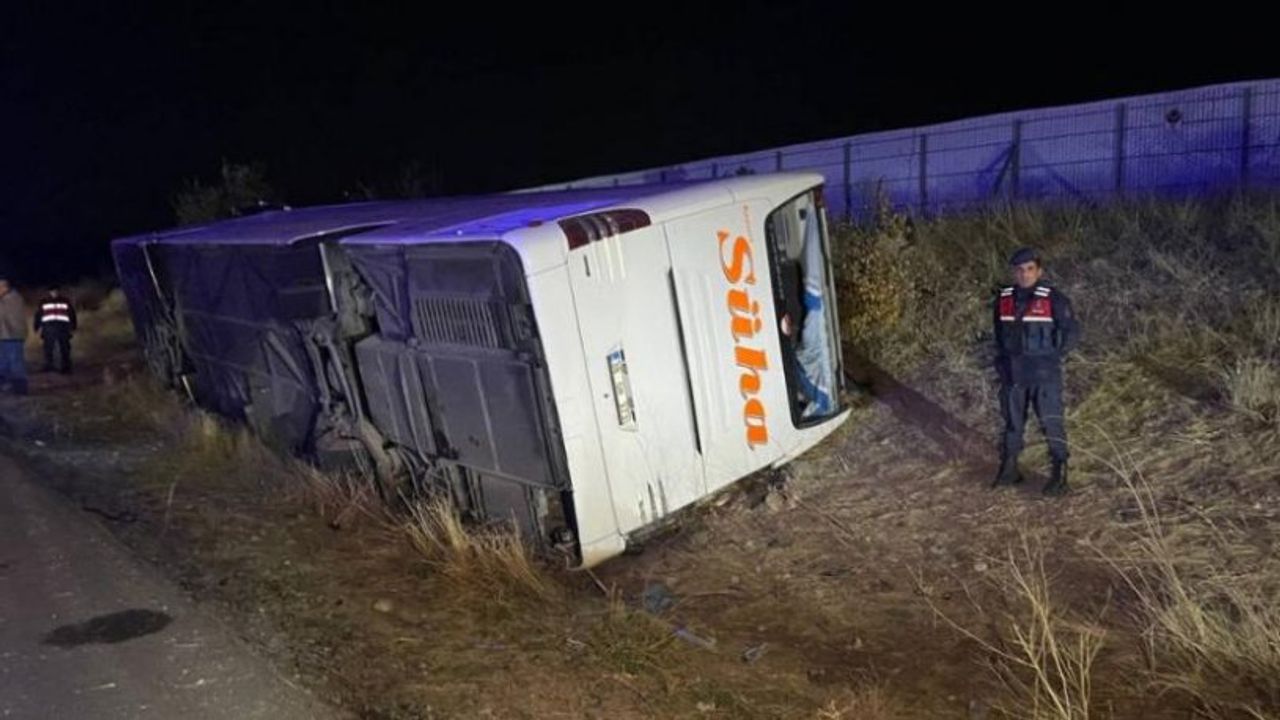 Nevşehir'de Yeniden Refah Partililerin otobüsü devrildi: 17 yaralı