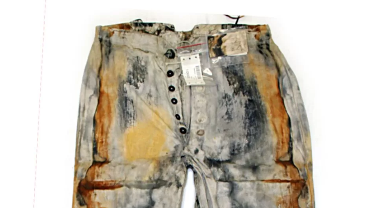 Tam 165 yıllık: Dünyanın en eski kot pantolonu 114 bin dolara satıldı