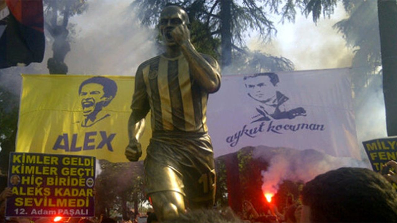 Fenerbahçe'de flaş 'Alex'in heykelini kaldırın' başvurusu