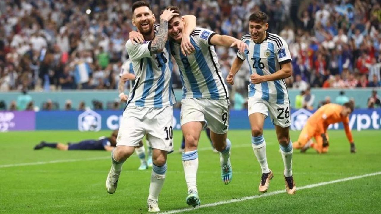 Dünya Kupası'nda ilk finalist Arjantin oldu: 3-0