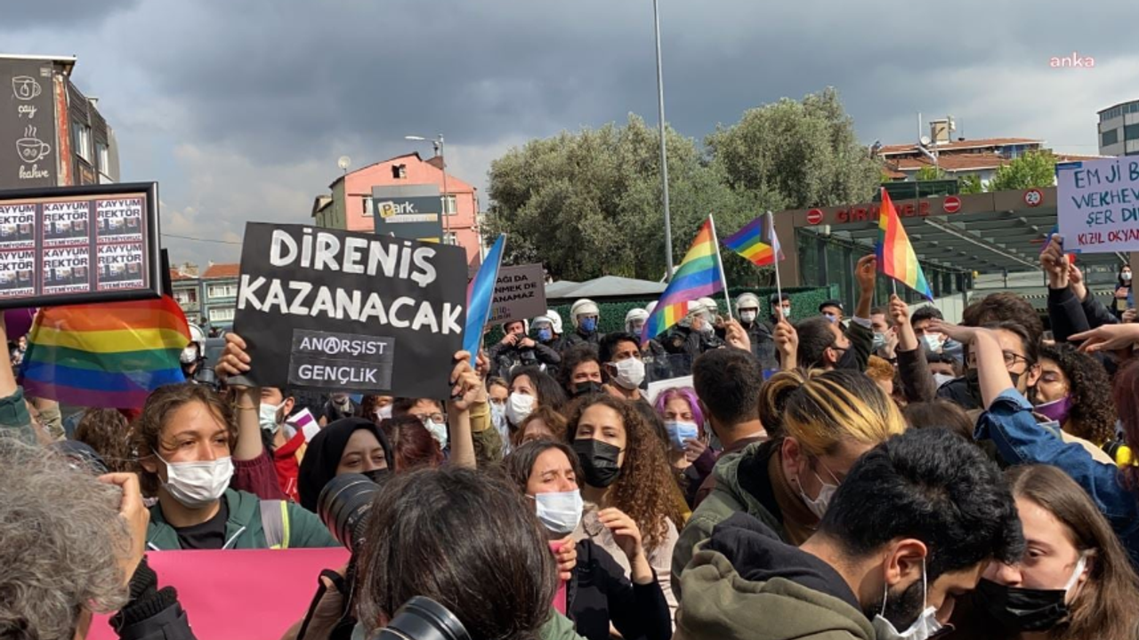 Boğaziçi'nde 'LGBTİ+ bayrakları' davasında karar