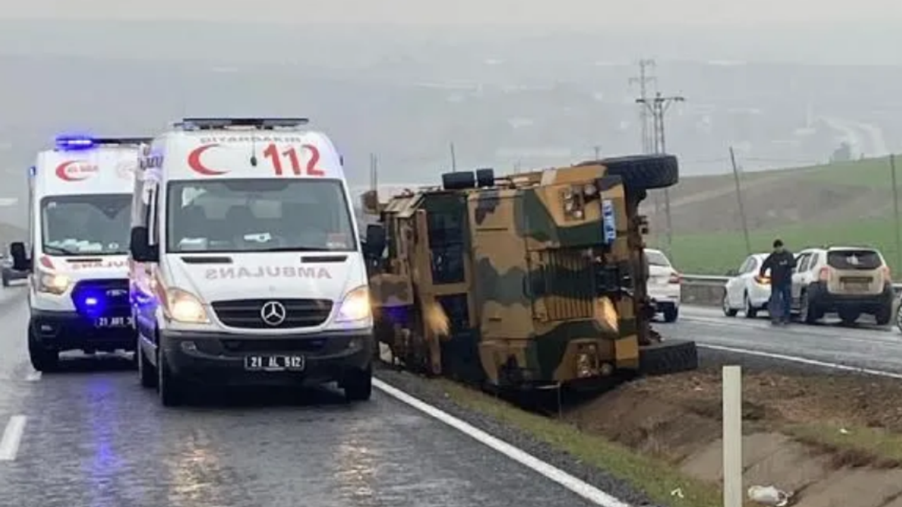 Diyarbakır’da askeri araç devrildi: Yaralılar var