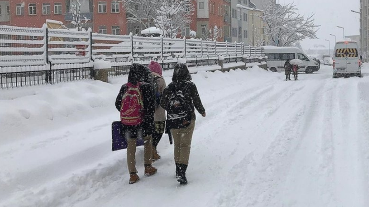 Eğitime kar engeli: Bazı ilçelerde okullar tatil edildi