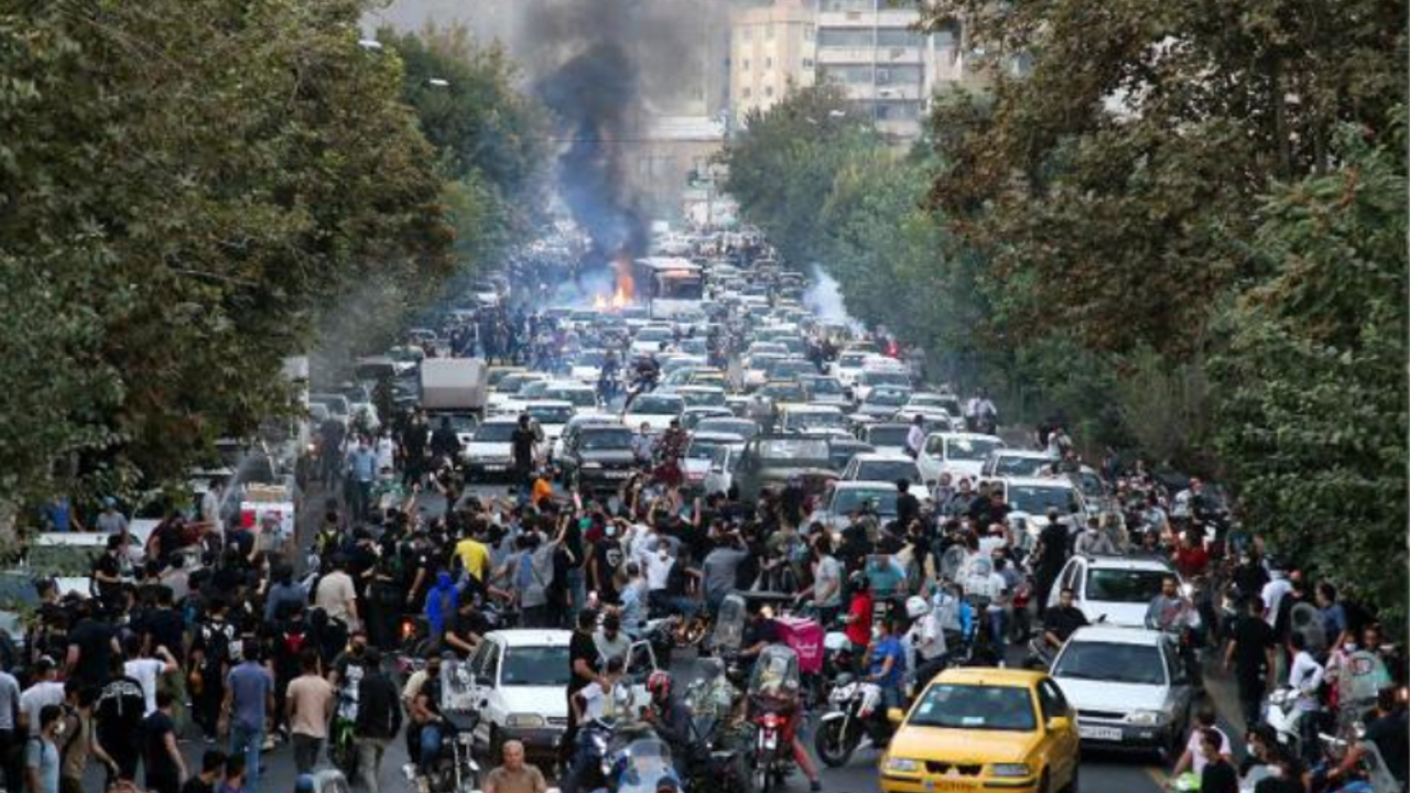 İran’dan İngiltere’ye tepki: Protestolardaki rolünüz büyük