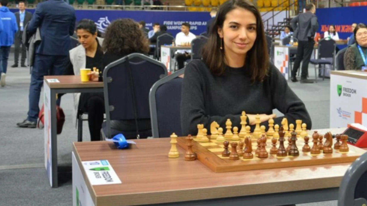 Turnuvada başörtüsüz yarışmıştı: İranlı satranç oyuncusu İspanya'ya taşınıyor