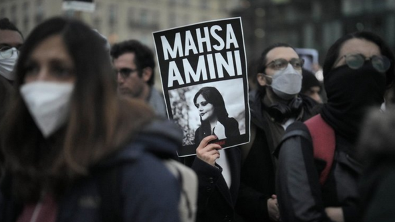 Mahsa Amini protestoları sonuç verdi: Hükümetten geri adım!