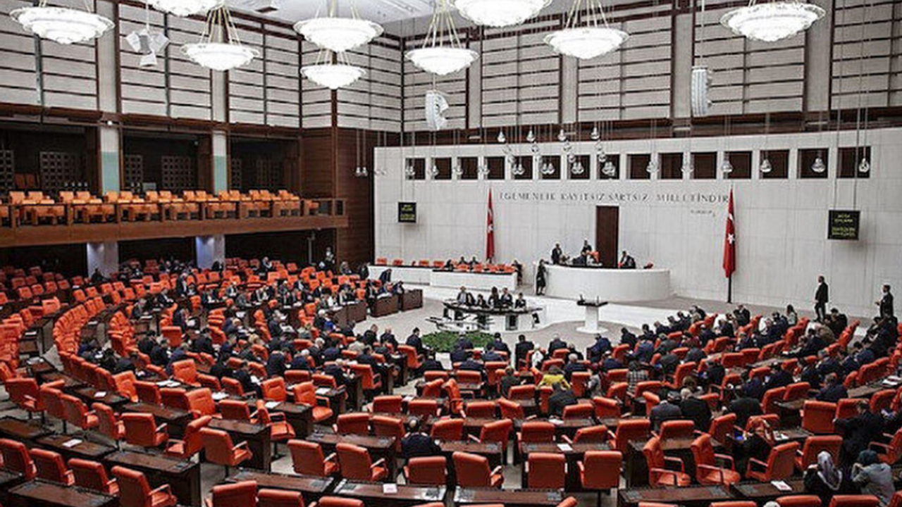 Muhalefetten türban tasarısıyla ilgili ilk tespit: AK Parti yasayla kışkırtıyor