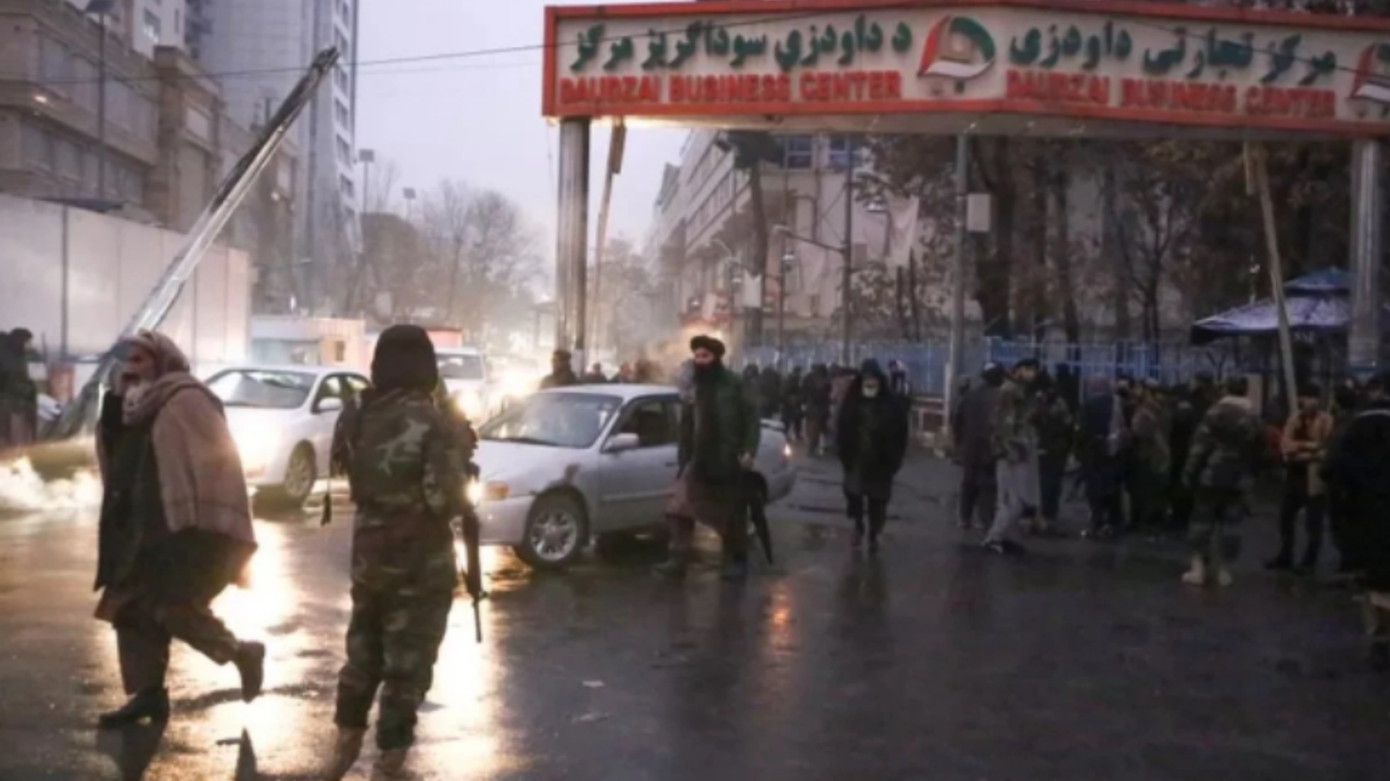 Afganistan'da Dışişleri Bakanlığı önünde bombalı saldırı