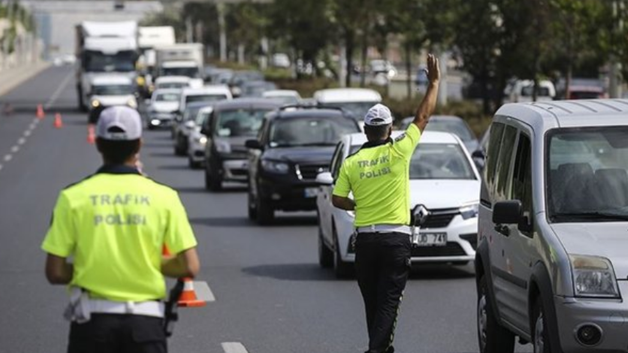 Araç sürücüleri dikkat: 2023 trafik cezaları belli oldu...