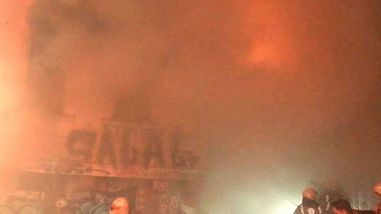 Beyoğlu'nda kilisede yangın çıktı