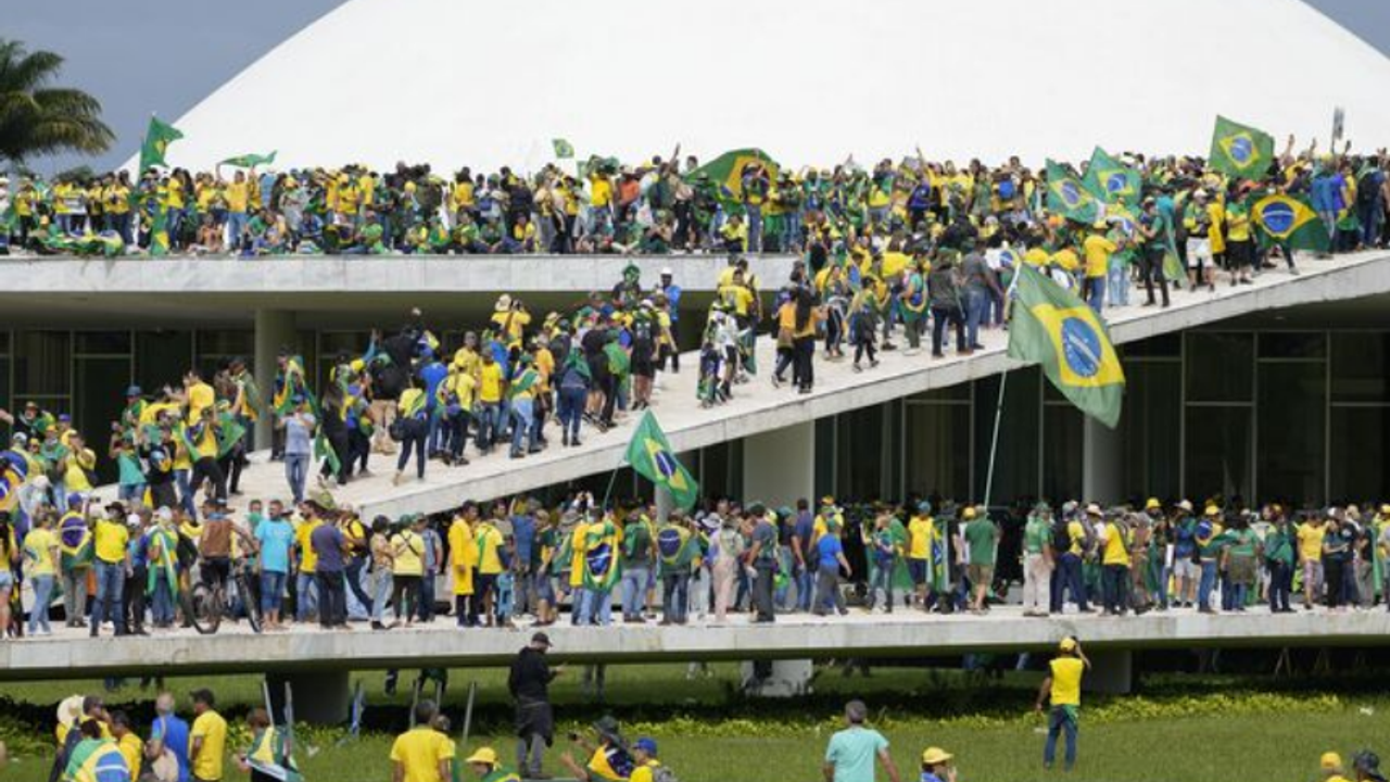 Brezilya’da Bolsonaro taraftarları Meclis'i bastı