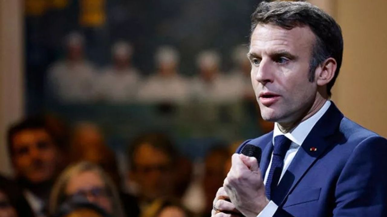 Fransa lideri ülkesindeki kırılmalara çare arıyor