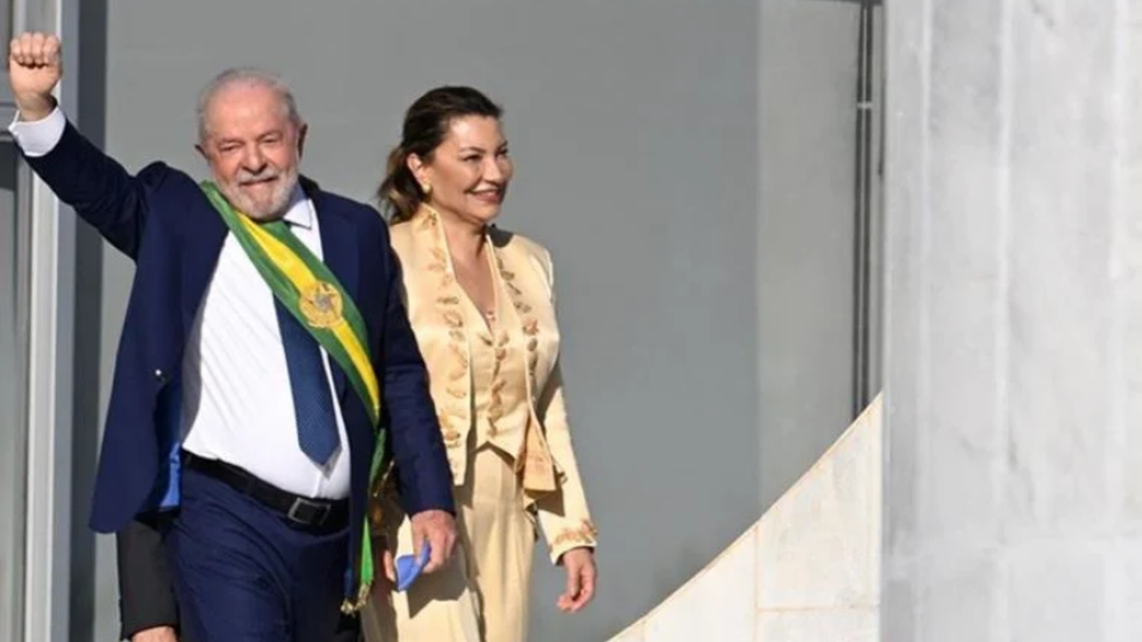 ‘Kabus sona erdi’: Lula başkanlık koltuğuna oturdu