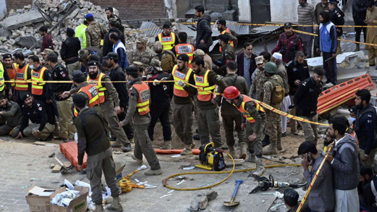 Pakistan’daki cami saldırısında ölü sayısı 92’ye dayandı 