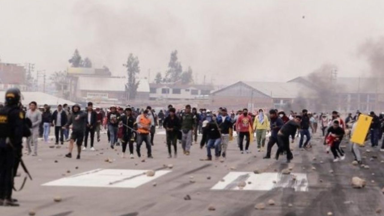 Binlerce kişi başkente yürüdü: Peru’da protestolar devam ediyor