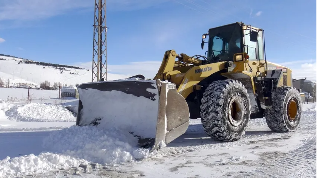 Doğu Anadolu'yu kar vurdu: Köylere 'ulaşılamıyor'