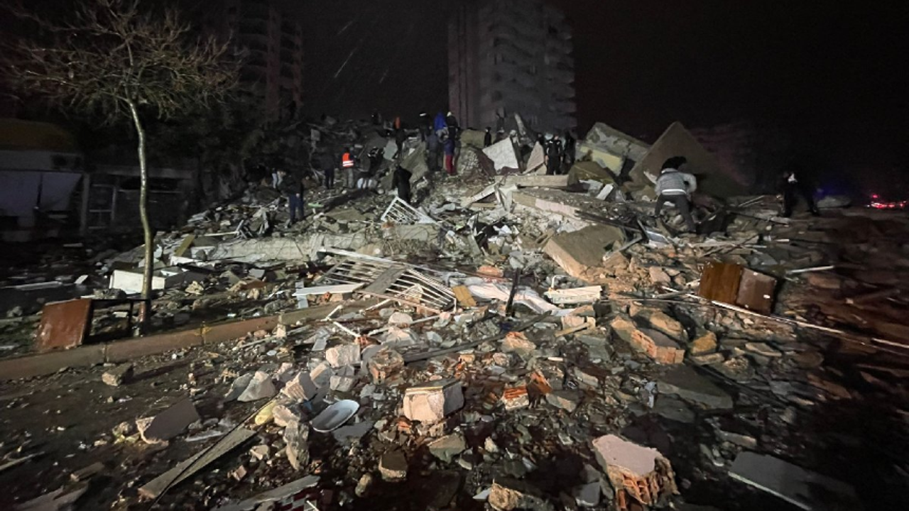 7.4'lük depremin ardından siyasilerden 'birlik' mesajı