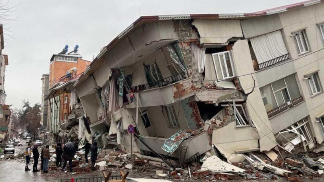 Cumhurbaşkanlığından deprem raporu: 2 trilyon lira maddi zarar