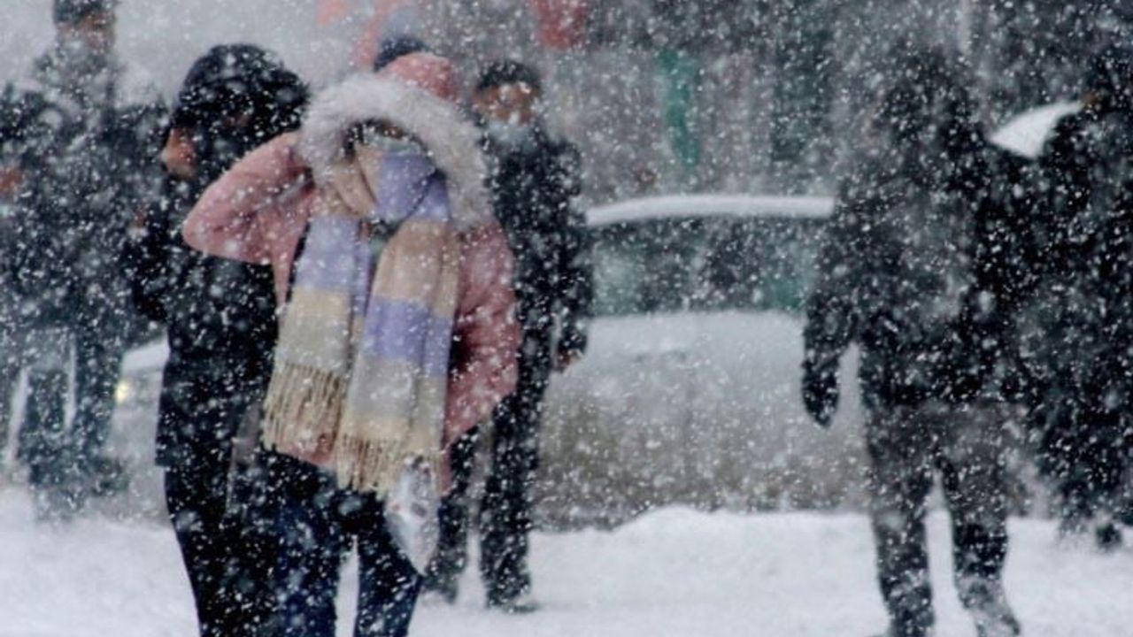 Türkiye kar ve yağmurlu havanın etkisinde: Meteoroloji'den uyarılar geldi