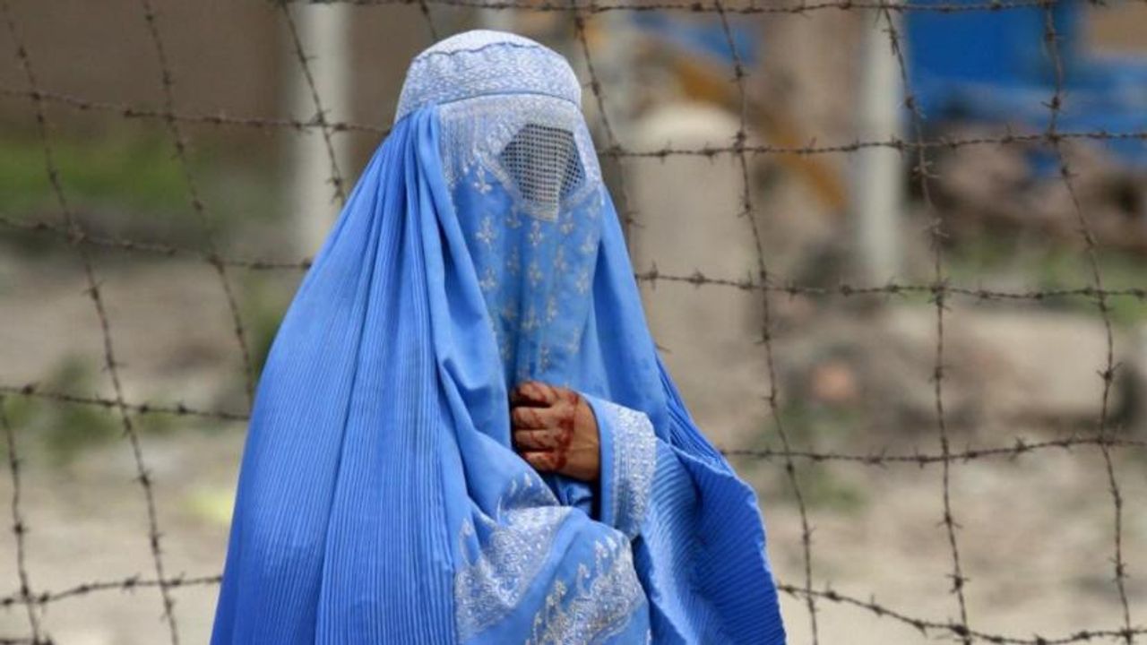 Taliban şimdi de doğum kontrolünü yasakladı