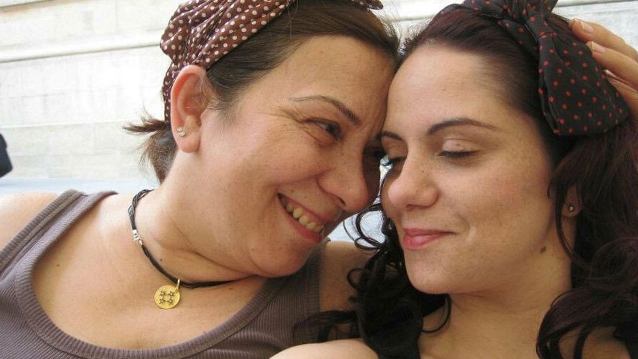 Tiyatro sanatçısı Orhan Aydın enkazda kalan kızı ve eski eşi için yardım çağrısında bulundu