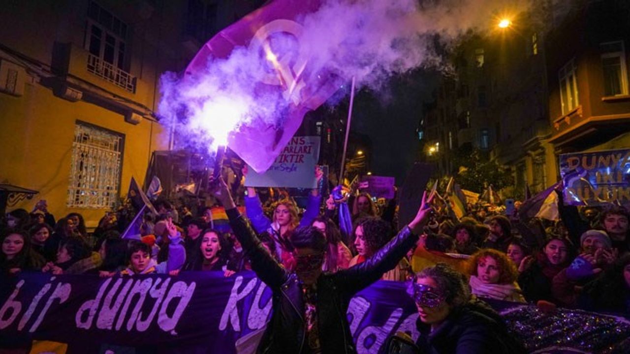 Beyoğlu Kaymakamlığı Feminist Gece Yürüyüşünü yasakladı