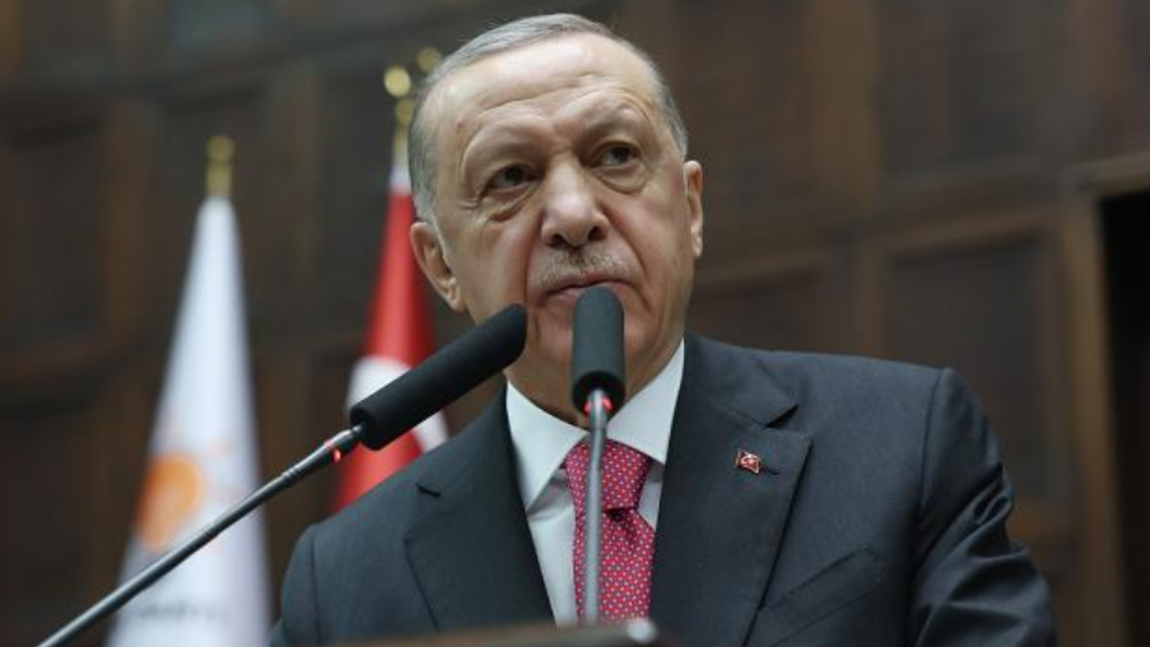 AK Parti, Erdoğan'ı cumhurbaşkanı adayı olarak gösterdi